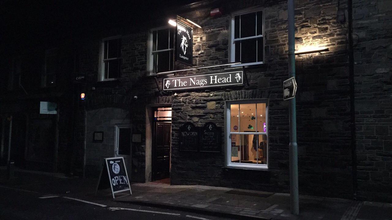 Nags Head Pub 호텔 람피터 외부 사진