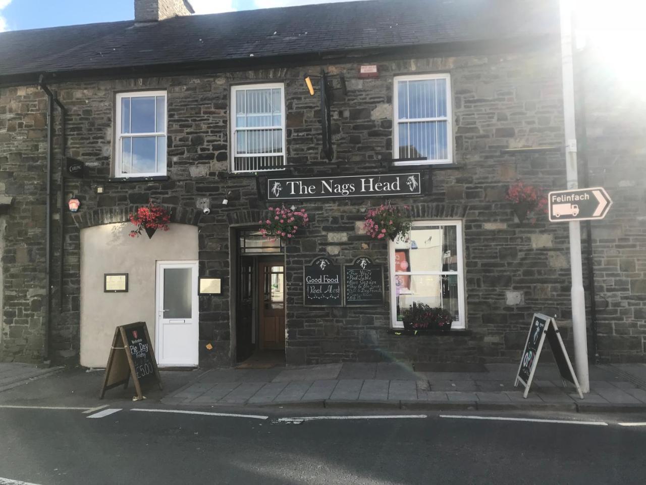 Nags Head Pub 호텔 람피터 외부 사진